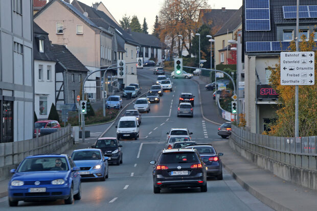 Die viel befahrene Ortsdurchfahrt der Bundesstraße 63 in Wickede ARCHIVFOTO: ANDREAS DUNKER