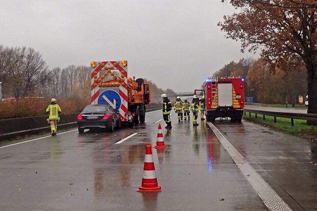 Der Unfallort auf der Autobahn 44 in Werl FOTO: FEUERWEHR WERL