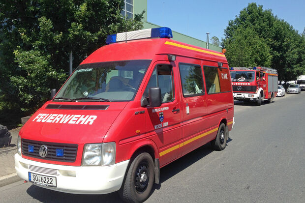 Einsatz der Feuerwehr an der großen Halle von Gülde in der Westerhaar. Bei Metatec hatte ein Wärmemelder einen Feueralarm ausgelöst. FOTO: ANDREAS DUNKER