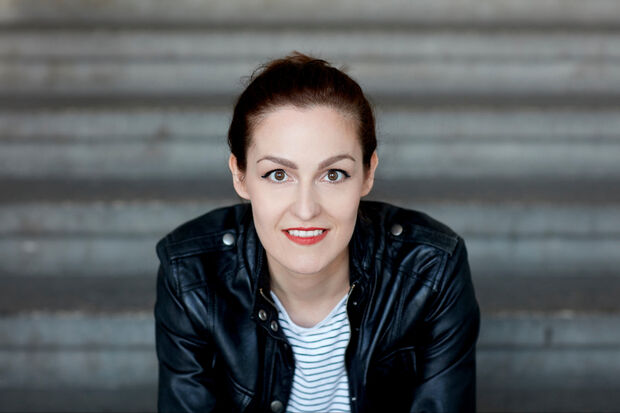 Die österreichische Schriftstellerin Daniela Larcher (40) publiziert auch unter dem Pseudonym Alex Beer FOTO: PR