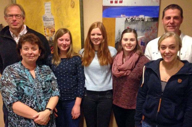 Der aktuelle Vorstand des Kinder- und Jugendchors Cantalino und Kassenprüfer (von links): Christoph Arndt, Margarida Haselhorst, Judith Stücker, Leonie Liening (Chorleiterin des Kinderchores), Sarah Melina Gebhardt, Milu (Marie Luise) Klotz und Armin Klotz (Chorleiter des Jugendchores). Es fehlen die Beisitzerinnen Silke Arndt und Beate Kleine FOTO: PRIVAT