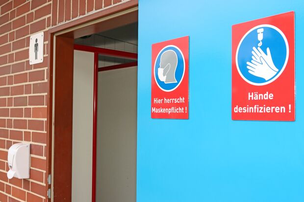 In den Umkleideräumen herrscht Maskenpflicht und die Hände sollen desinfiziert werden. FOTO: ANDREAS DUNKER