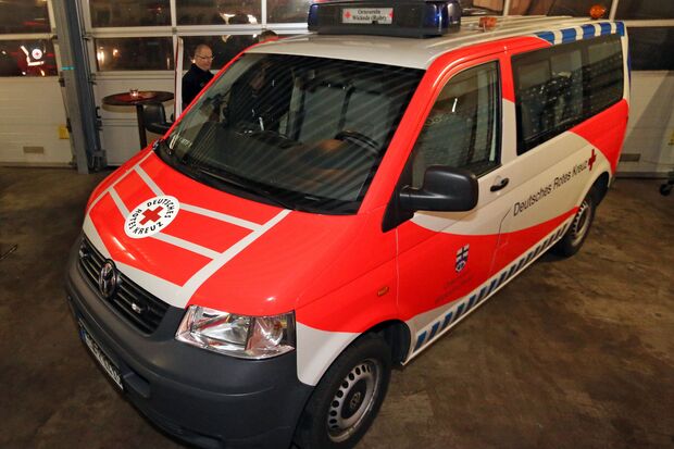 Alter „Bulli“ in neuem DRK-Design FOTO: ANDREAS DUNKER