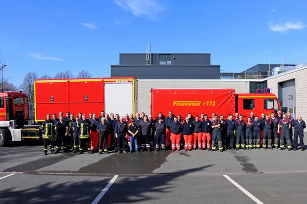 Insgesamt nahmen 60 Helfer an der Übung teil. Mit von der Partie waren im Einzelnen Feuerwehrangehörige aus Bad Sassendorf, Erwitte, Geseke, Lippetal, Warstein, Wickede (Ruhr) sowie Sanitätspersonal von DRK, MHD und DLRG. FOTO: MICHAEL MENKE