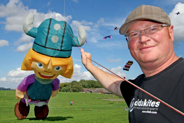Drachenfest des Luftsportclubs (LSC) Menden auf dem Segelflugplatz in Barge ARCHIVFOTO: ANDREAS DUNKER