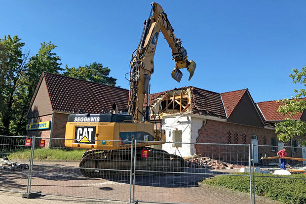 Beginn des Abbruchs des alten EDEKA-Marktes an der Christian-Liebrecht-Straße 1 in Wickede FOTO: ANDREAS DUNKER