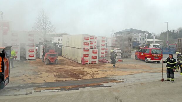 Feuerwehr-Einsatz im Industriegebiet Westerhaar in Wickede FOTO: FEUERWEHR