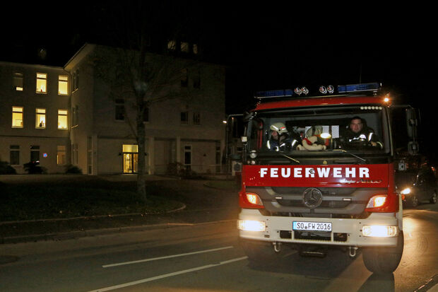 Frühmorgendlicher Feuerwehr-Einsatz am Altenheim "Senioren-Haus St. Josef" an der Straße "Am Lehmacker" in Wickede FOTO: ANDREAS DUNKER