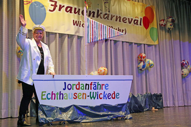 Unternehmerin Linda Kalde von "Taxi Wix" sorgte mit ihrer "Jordanfähre" wieder für eine schnelle Verbindung zwischen Echthausen und Wickede. FOTO: ANDREAS DUNKER