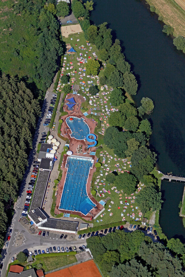 Das Freibad der Gemeinde Wickede (Ruhr) zwischen Hövelwald und Ruhr ARCHIVFOTO: ANDREAS DUNKER / NRW-IMAGE.DE