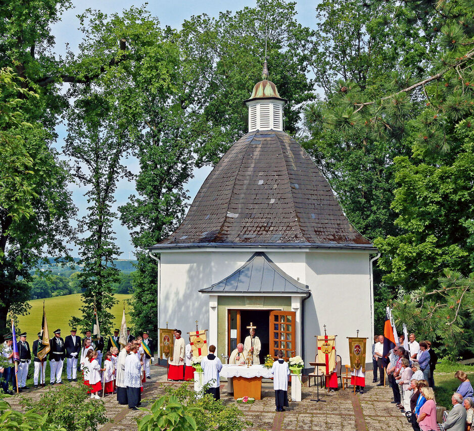 Katholischer Gottesdienst zum Abschluß der Renovierungsarbeiten an der Bergkapelle in Wiehagen ARCHIVFOTO: ANDREAS DUNKER