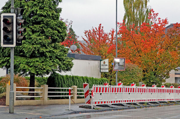Die provisorische Schulwegsicherung unterhalb der Fußgängerampel an der östlichen Seite der Hauptstraße in Wickede. FOTO: ANDREAS DUNKER