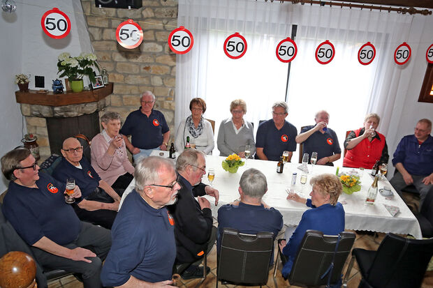 Jubiläumsfeier im Hause des Club-Präsidenten Günther Kies (Vordergrund) FOTO: ANDREAS DUNKER