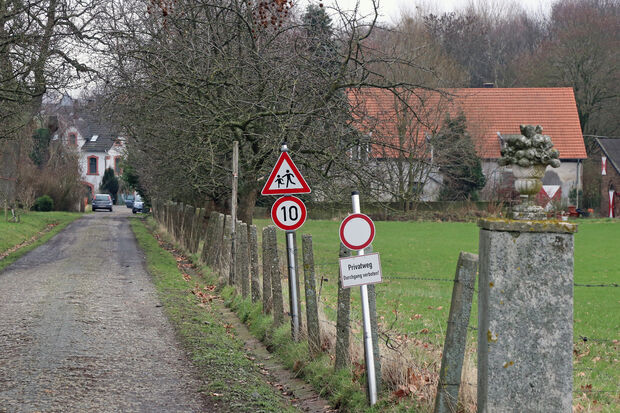 Einfahrt zum Gut Schafhausen in Schlückingen FOTO: ANDREAS DUNKER