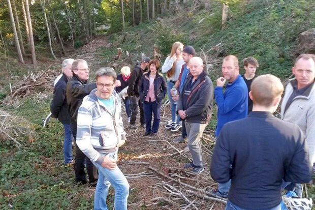 Die Gruppe im Hövel-Wald FOTO: CDU