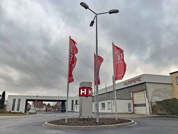 Die Wickeder Gemeindeverwaltung will die komplett erneuerte Erlenstraße in Wickede nicht von der Deutschen Telekom wieder aufreißen lassen, um ein defektes Erdkabel zu reparieren, welches die Anwohner am Grünen Weg mit Telefon- und Internet-Festnetz-Anschlüssen versorgt. FOTO: ANDREAS DUNKER