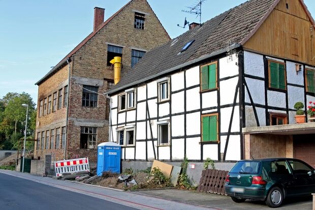 Das alte Fachwerkhaus an der Straße "Im Winkel" soll am morgigen Dienstag abgerissen werden. FOTO: CARINA WESTERWELLE