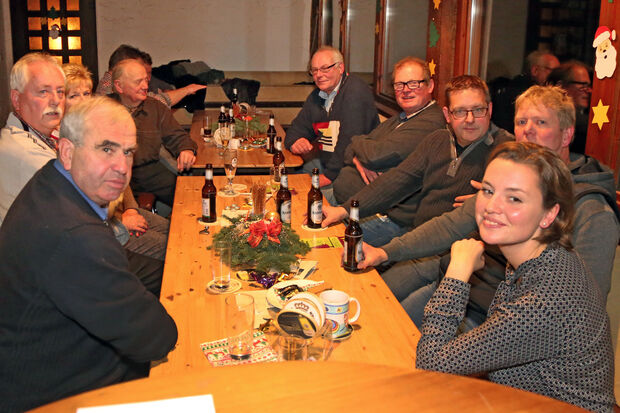 Die Jagdgenossenschaft bei ihrer Jahreshauptversammlung in der Reiterstube Arndt in Wiehagen. FOTO: ANDREAS DUNKER