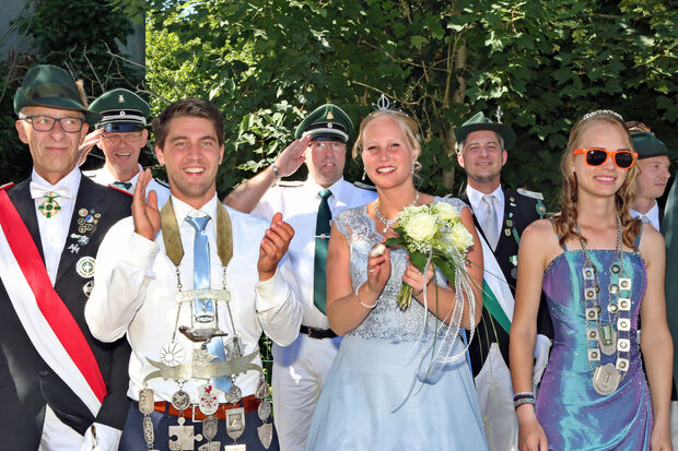 Das amtierende Schützenkönigspaar der St.-Johannes-Bruderschaft Wimbern: Melanie Lohaus und Jochen Kirchberg FOTO: ANDREAS DUNKER