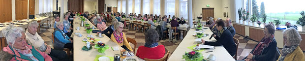 Panoramaaufnahme von der Mitgliederversammlung der katholischen Frauengemeinschaft (KFD) St. Antonius Wickede (Ruhr) im großen Saal des Heilig-Geist-Klosters in Wimbern FOTO: ANDREAS DUNKER