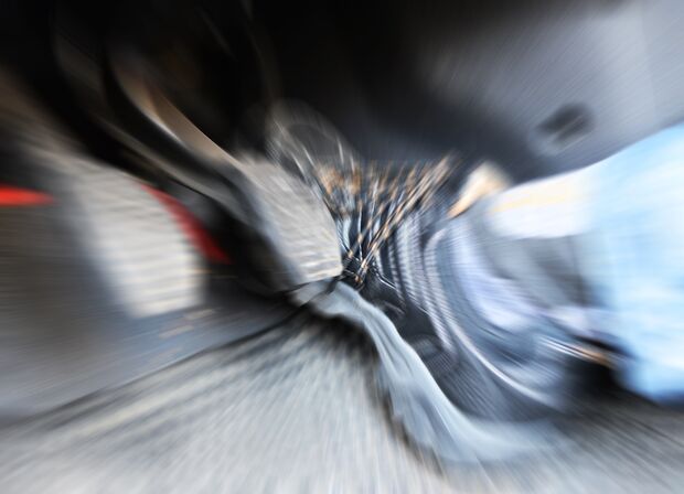 Die Statistik 2015 der Bußgeldstelle des Kreises Soest zeigt, dass es immer noch zahlreiche Verkehrsteilnehmer gibt, die mit „Bleifuß“ unterwegs sind. Der übelste Raser wurde im letzten Jahr mit 147 Stundenkilometern in einem 60er-Bereich gemessen. SYMBOLBILD FOTO: JUDITH WEDDERWILLE / KREIS SOEST