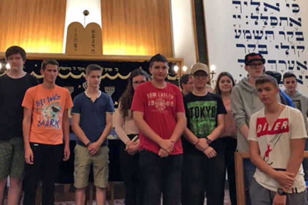 Die Klasse 9 b der Wickeder Sekundarschule in der Synagoge in Dortmund FOTO: SEKUNDARSCHULE
