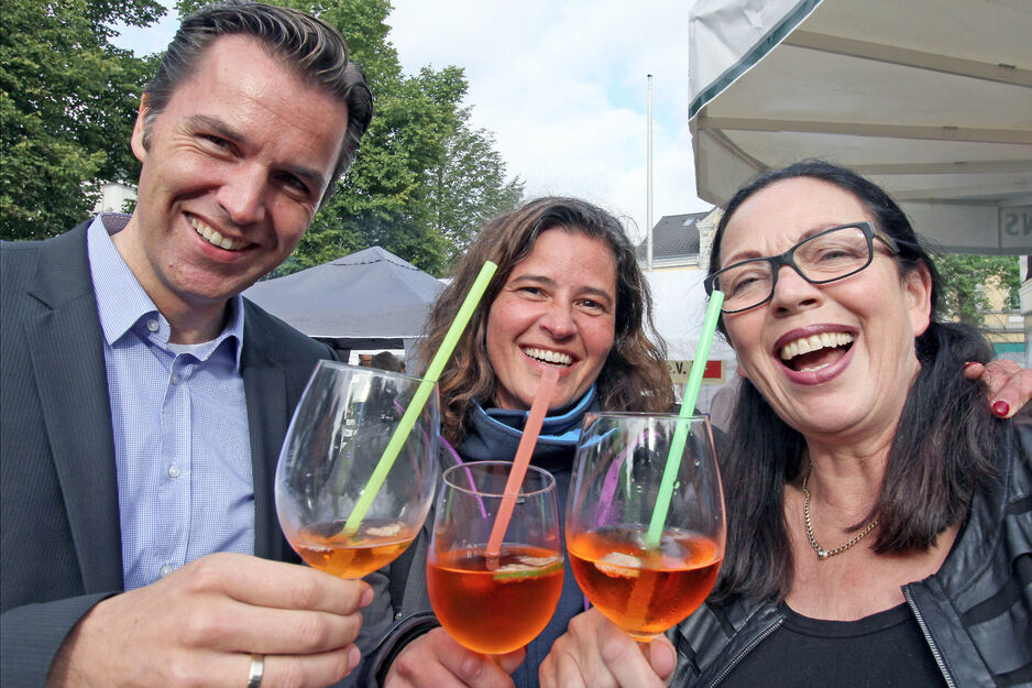 Holger Georg Schwarz, Gabriela Kimpel und Lena Frigge (von links) beim Wickeder Lanfer-Fest ARCHIVFOTO: ANDREAS DUNKER