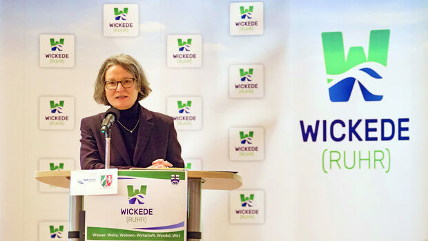 Besuchte am heutigen Montag die Gemeinde Wickede (Ruhr): Ministerin Ina Scharrenbach, die im Land Nordrhein-Westfalen für Heimat, Kommunales, Bau und Gleichstellung verantwortlich zeichnet. FOTO: ANDREAS DUNKER