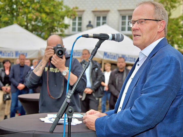 Wickedes Bürgermeister Dr. Martin Michalzik (CDU) als Sprecher der LEADER-Region "Börde trifft Ruhr" auf dem Werler Marktplatz FOTO: ANDREAS DUNKER