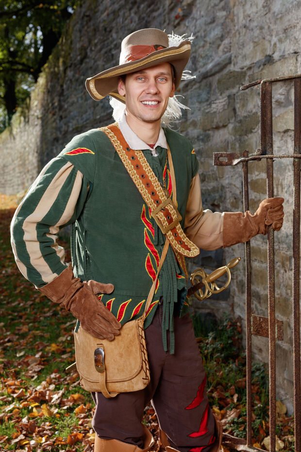 Der aus Wickede stammende Polizeikommissar Daniel Mosch ist das neue „Jägerken von Soest“ und repräsentiert in der Rolle dieser Symbolfigur in den nächsten zwölf Monaten die Kreisstadt. FOTO: STADTMARKETING SOEST