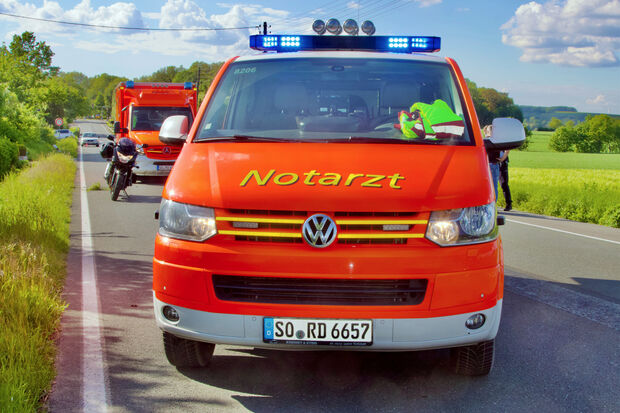 Notarzt und Rettungsdienst kümmerten sich um die medizinische Erstversorgung. FOTO: ANDREAS DUNKER