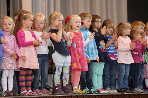 Musikschul-Kinder auf der Bühne im Bürgerhaus in Wickede ARCHIVFOTO: ANDREAS DUNKER