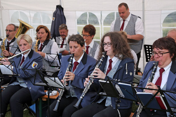 Die Instrumentalisten des Musikvereins Echthausen sorgten mit traditioneller Blasmusik für Stimmung beim Jungschützenfest. FOTO: ANDREAS DUNKER