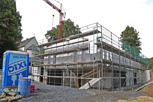 Das im Bau befindliche neue Pfarrheim der katholischen Kirchengemeinde am heutigen Freitag (17. August 2018) FOTO: ANDREAS DUNKER