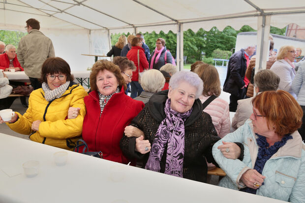 Schunkelstimmung schon beim Kaffeetrinken FOTO: ANDREAS DUNKER
