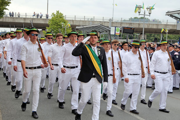 Die Kompanie "Junge Schützen" mit Christian Luig an der Spitze FOTO: ANDREAS DUNKER Die Kompanie "Junge Schützen" mit Christian Luig an der Spitze FOTO: ANDREAS DUNKER