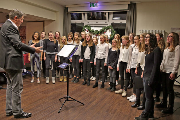 Der Cantalino-Jugendchor unter Leitung von Armin Klotz gab zum Abschluss des Tages ein kleines Konzert. FOTO: ANDREAS DUNKER