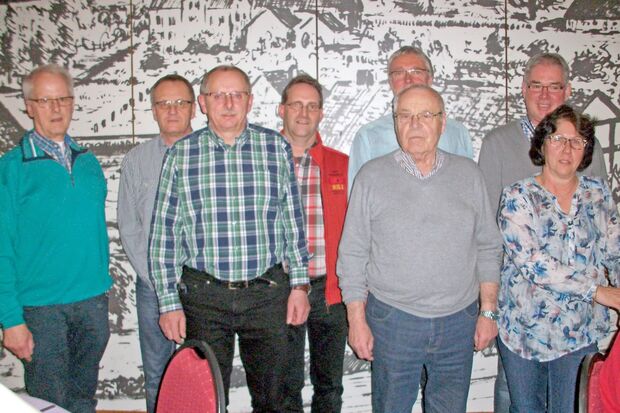 Ehrungen bei der Wickeder Siedlergemeinschaft (von links): Klaus Schüttler, Uwe Sperling, Heinz-Gerd Schreiber, Manfred Ptacek, Werner Scheiwe, Alfred Dickmann, Manfred Breitbach, Sabine Kirbitz FOTO: SIEDLERGEMEINSCHAFT