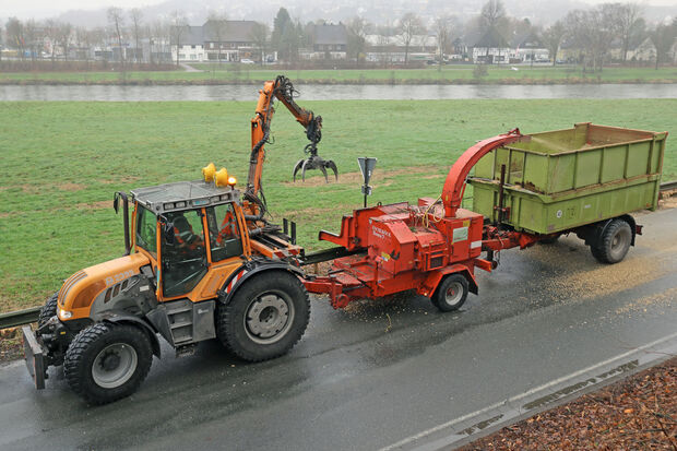 Häcksler im Einsatz – nach dem Baum- und Strauchschnitt FOTO: ANDREAS DUNKER