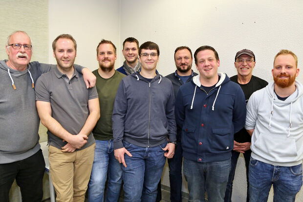 Der aktuelle Vorstand der Handball-Abteilung des Wickeder Turnvereins (von links):  Stellvertretender Kassenwart Klaus Bathe, Sportwart Jan Thiele, Stellvertretender Fachwart Julian Bräker, Fachwart Julian Stöger, Passwart Norik Velmer, Jugendwart Ulrich Hockenbrink, Geschäftsführer Christian Taugs, Spieltagskoordinator Jürgen Bendel und Schiedsrichterwart Marius Kobbeloer. Nicht auf dem Gruppenbild: Kassenwartin Anja Krane und Sportwartin Charlotte Grewe sowie Jugendwart Niklas Bechheim. ARCHIVFOTO: ANDREAS DUNKER