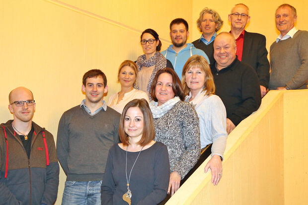 Vordere Reihe, von links: Zweite Kassiererin Sina Baum, Geschäftsführerin Sabine Möglich-Bangemann, Ehrenratsvorsitzende Josiane Risse und Zweiter Vorsitzender Markus Thurau Hintere Reihe, von links: Tischtennis-Fachwart Daniel Lortie, Judo-Fachwart Matthias Gedig, Turnwartin Iris Thiergarten, Sozialwartin Jasmin Schnapp, Sportwart Robert Gedig, Tennis-Fachwart Thomas Bangemann, Vorsitzender Dr. Lutz Hofmann und Handball-Fachwart Richard Malinowski