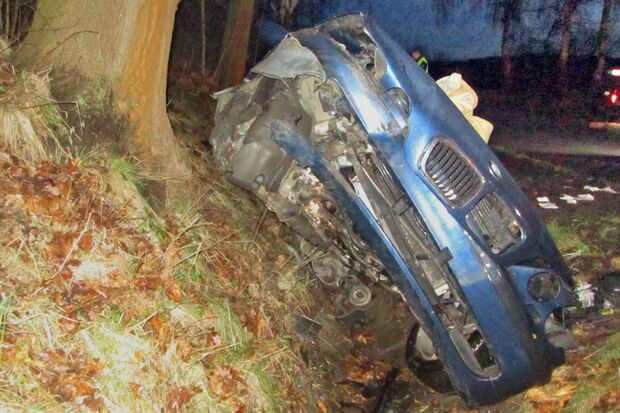 Das verunglückte Auto FOTO: POLIZEI