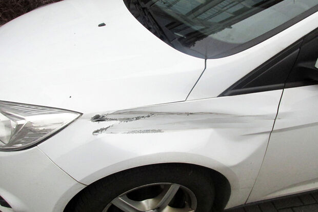 Beschädigter Ford an der Oststraße FOTO: KREISPOLIZEIBEHÖRDE SOEST