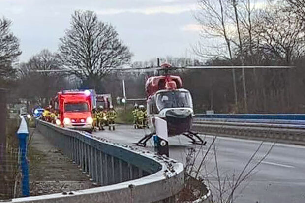 Der Rettungshubschrauber Christoph Dortmund am Unfallort auf der Wickeder Straße in Werl FOTO: PRIVAT