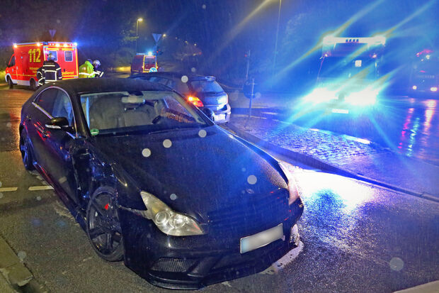 Das havarierte Auto des 34-jährigen Fahrers aus Wickede FOTO: ANDREAS DUNKER