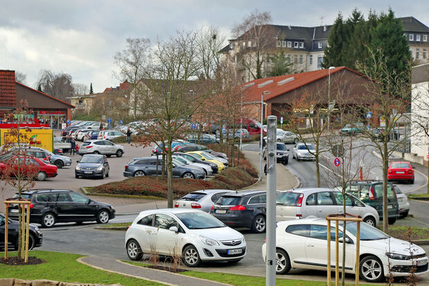 Die Christian-Liebrecht-Straße und das Einkaufszentrum ARCHIVFOTO: ANDREAS DUNKER