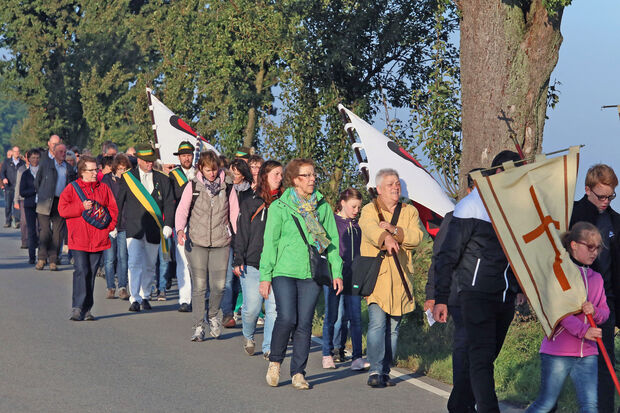 Gemeindewallfahrt von Echthausen und Wickede nach Werl zur "Muttergottes" nach Werl ARCHIVFOTO: ANDREAS DUNKER