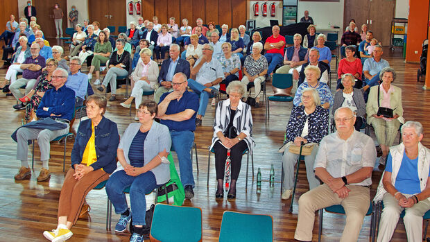 Zirka 130 Zuhörer nahmen an dem Benefizkonzert zugunsten der Hochwasser-Opfer teil und spendeten insgesamt rund 3.100 Euro. FOTO: ANDREAS DUNKER Zirka 130 Zuhörer nahmen an dem Benefizkonzert zugunsten der Hochwasser-Opfer teil und spendeten insgesamt rund 3.100 Euro. FOTO: ANDREAS DUNKER