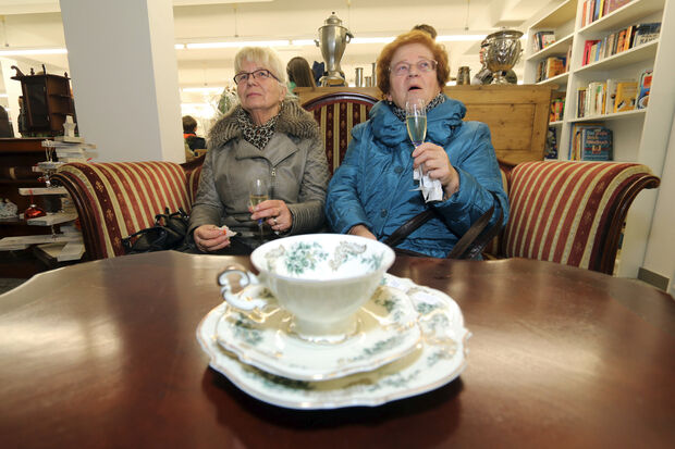 Gemütliche Sitzgelegenheiten für interessante Gespräche FOTO: ANDREAS DUNKER