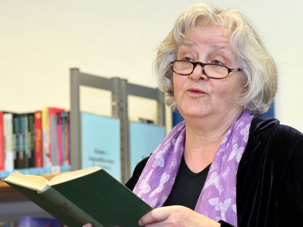 Katrin Gülden-Klesse aus Werl trug Gedichte vor. FOTO: ANDREAS DUNKER